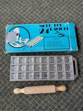 Vintage 24-Cavity Ravioli Pasta Mold